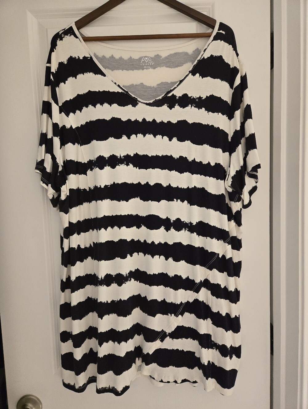 Black and Off White Striped V-Neck Short Sleeve Top